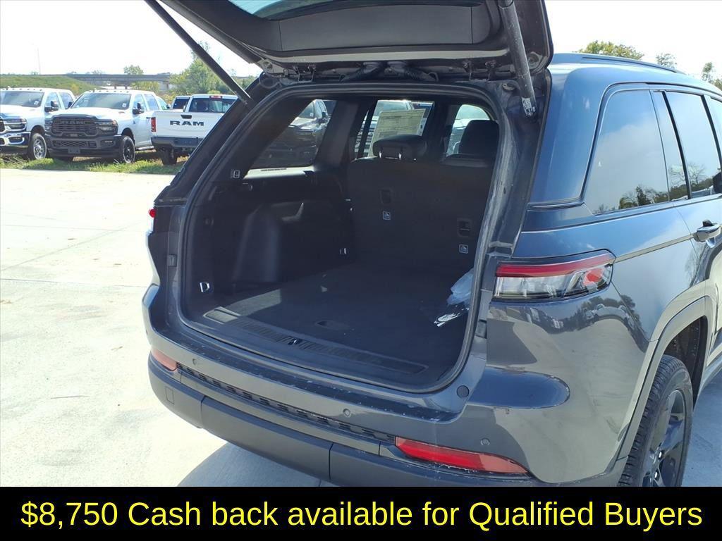 new 2025 Jeep Grand Cherokee car, priced at $37,232