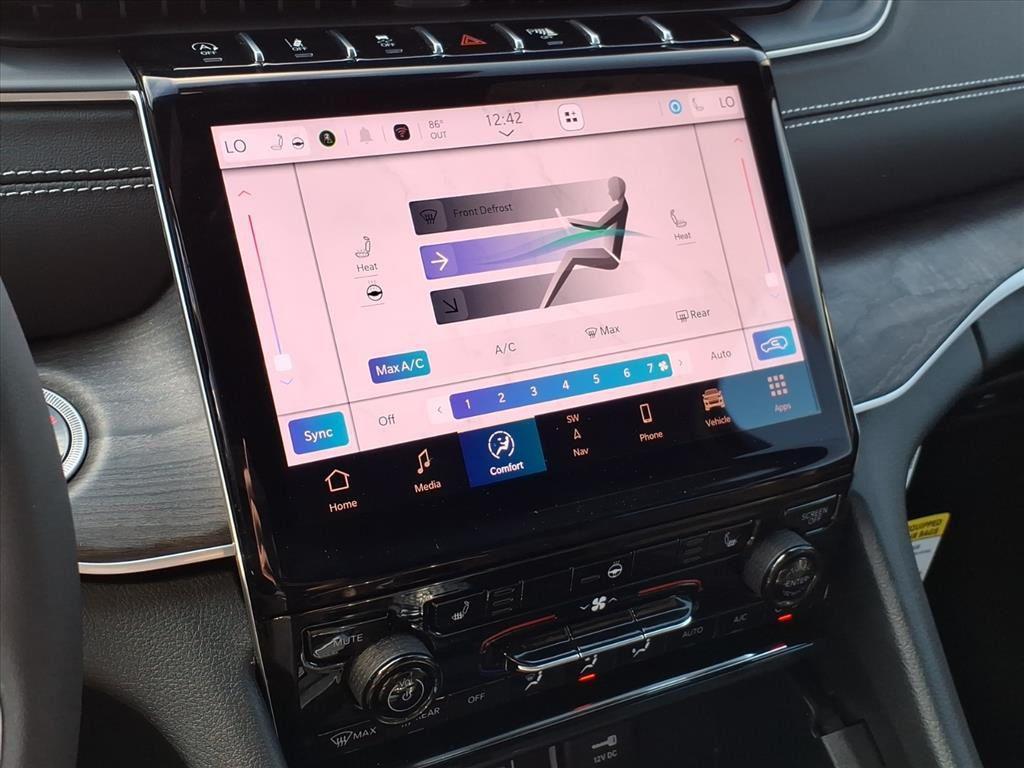 new 2025 Jeep Grand Cherokee car, priced at $37,232