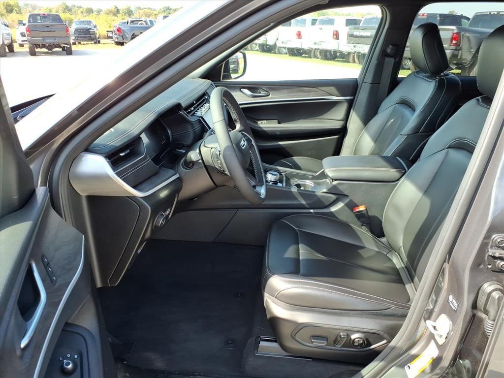 new 2025 Jeep Grand Cherokee car, priced at $37,232