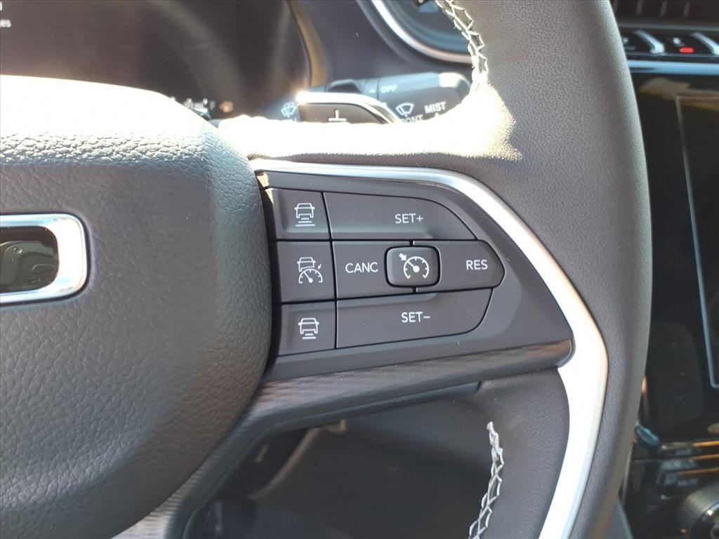 new 2025 Jeep Grand Cherokee car, priced at $37,999