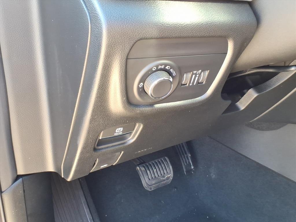 new 2025 Jeep Grand Cherokee car, priced at $37,999