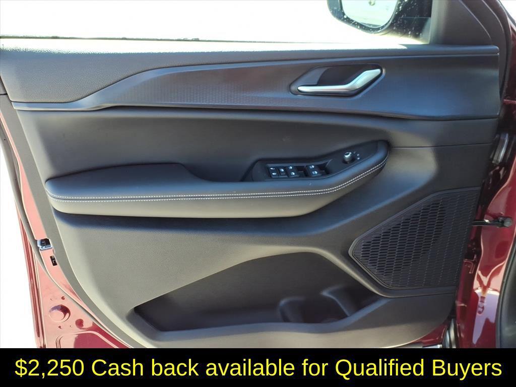 new 2025 Jeep Grand Cherokee car, priced at $37,999