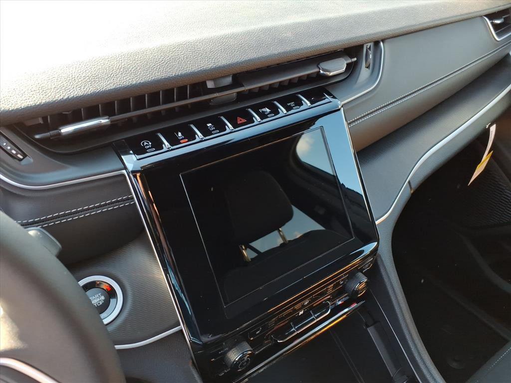 new 2025 Jeep Grand Cherokee car, priced at $37,999