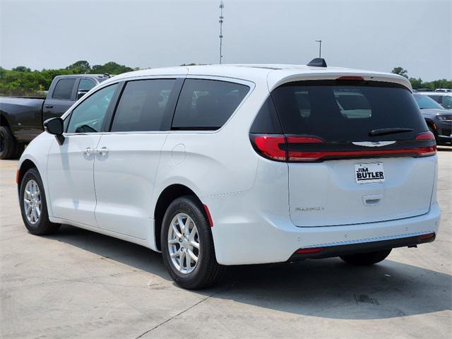 new 2025 Chrysler Pacifica car, priced at $38,997