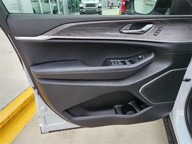 new 2025 Jeep Grand Cherokee L car, priced at $47,280
