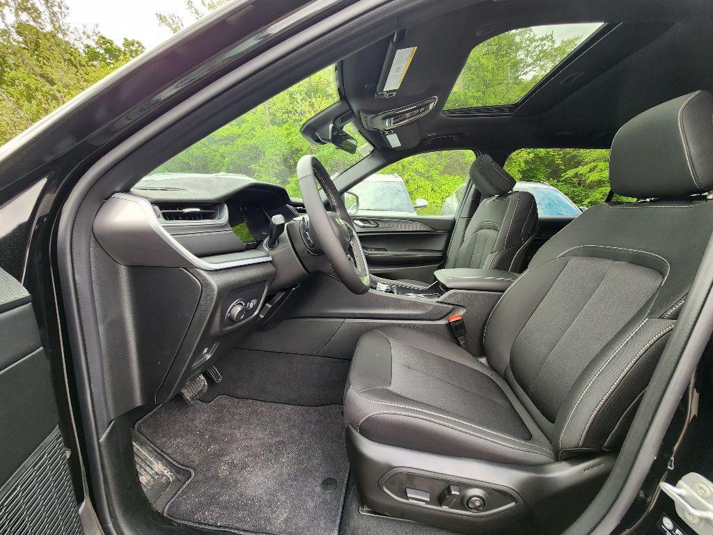 new 2025 Jeep Grand Cherokee L car, priced at $36,417