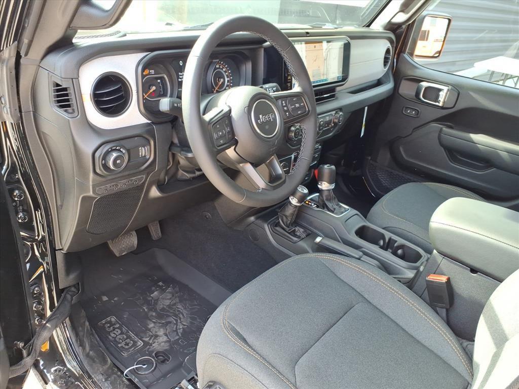 new 2025 Jeep Wrangler car, priced at $50,194