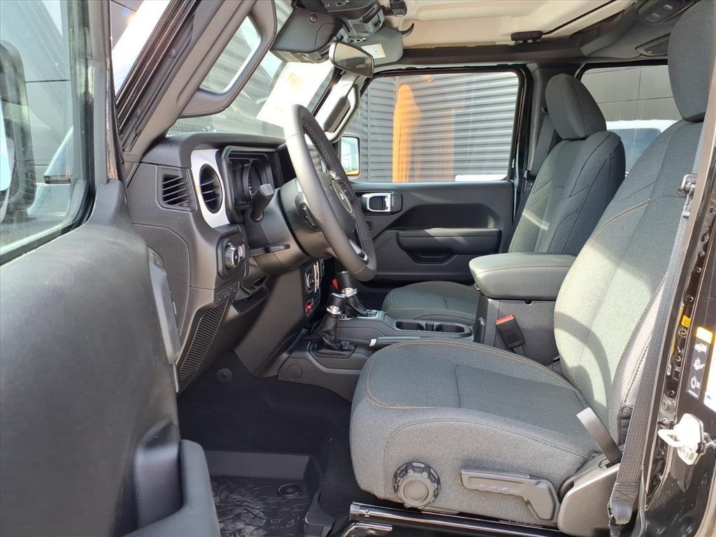 new 2025 Jeep Wrangler car, priced at $50,194