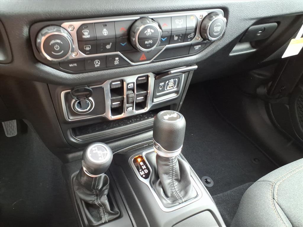 new 2025 Jeep Wrangler car, priced at $40,969