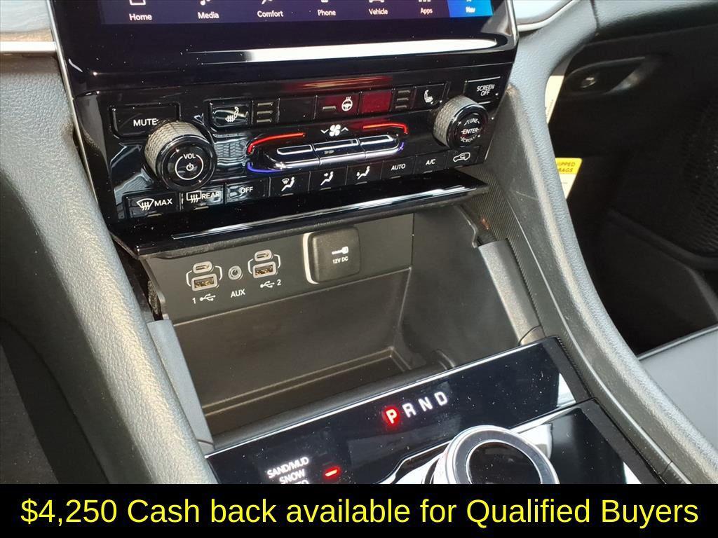 new 2025 Jeep Grand Cherokee car, priced at $40,732