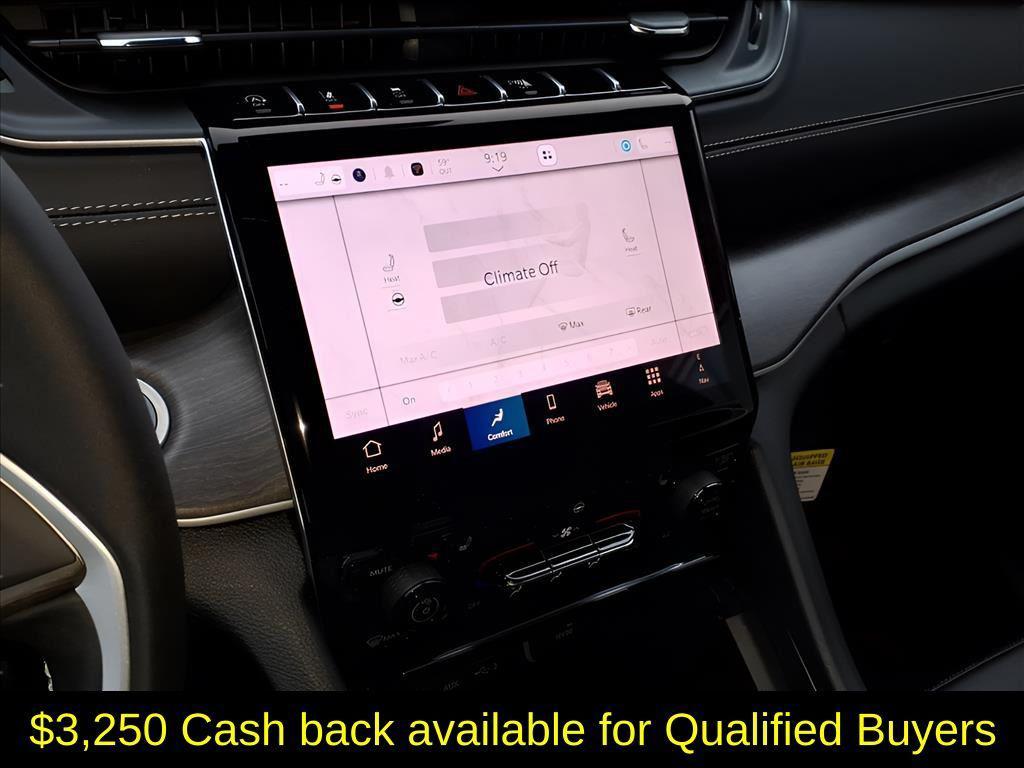 new 2025 Jeep Grand Cherokee car, priced at $42,732