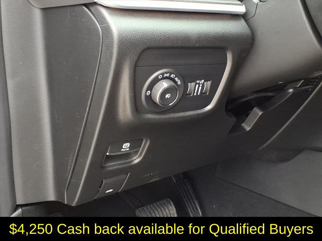new 2025 Jeep Grand Cherokee car, priced at $40,732
