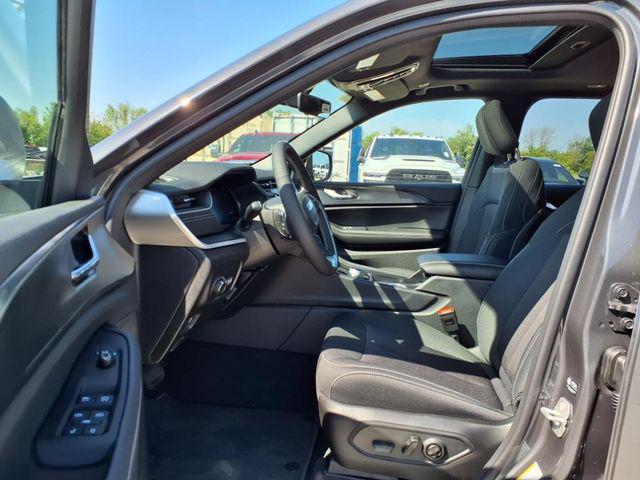 new 2025 Jeep Grand Cherokee car, priced at $35,499