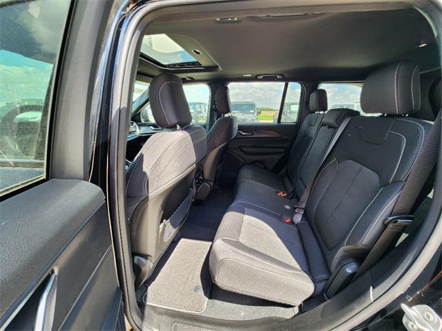 new 2025 Jeep Grand Cherokee car, priced at $37,447