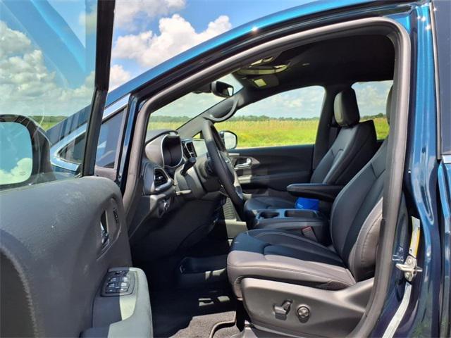 new 2025 Chrysler Pacifica car, priced at $39,081