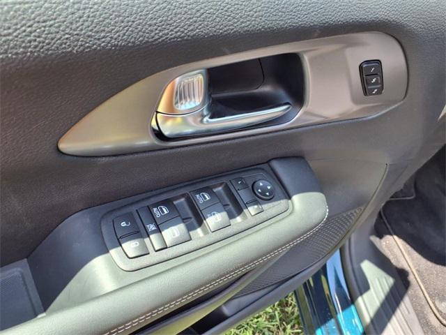 new 2025 Chrysler Pacifica car, priced at $39,081
