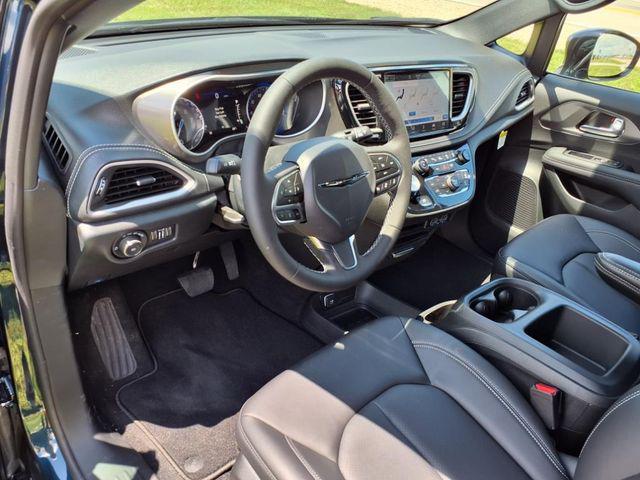 new 2025 Chrysler Pacifica car, priced at $39,081
