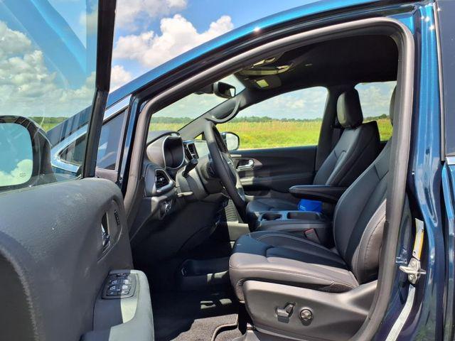 new 2025 Chrysler Pacifica car, priced at $39,081