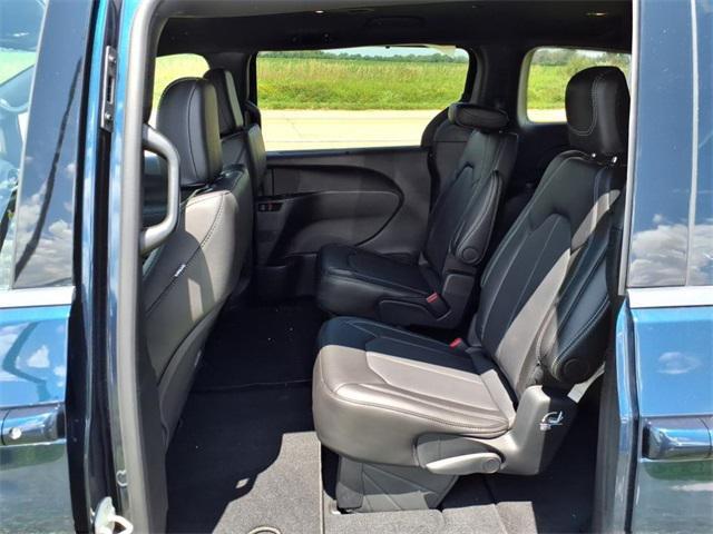 new 2025 Chrysler Pacifica car, priced at $39,081