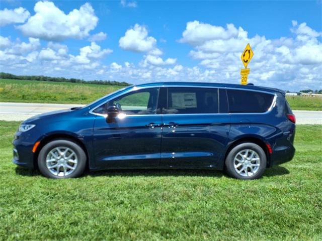 new 2025 Chrysler Pacifica car, priced at $39,081