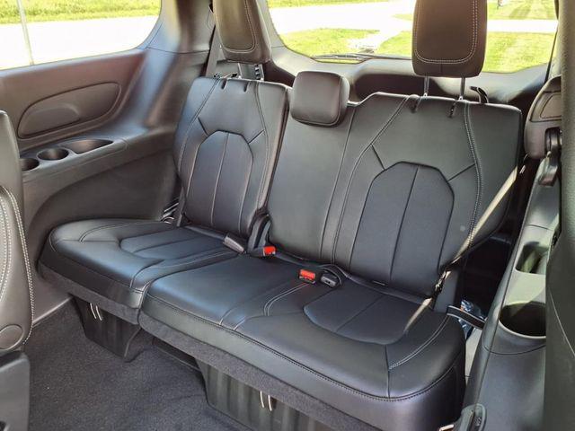 new 2025 Chrysler Pacifica car, priced at $39,081