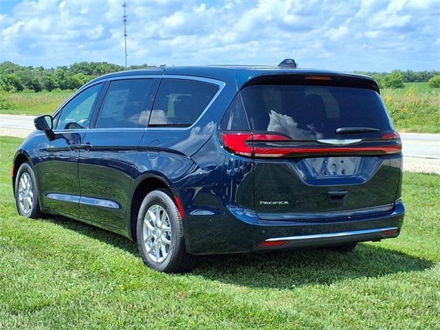 new 2025 Chrysler Pacifica car, priced at $39,081