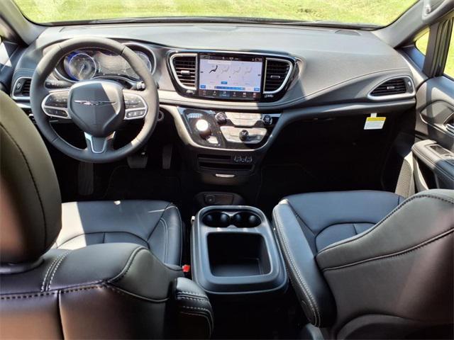 new 2025 Chrysler Pacifica car, priced at $39,081