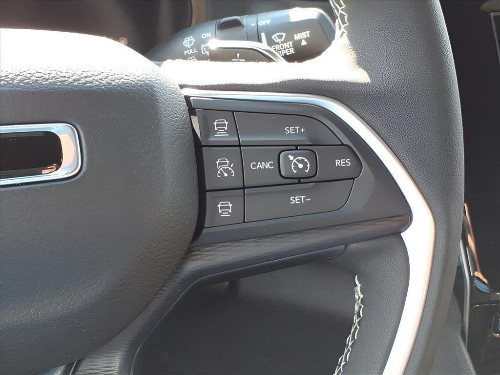 new 2025 Jeep Grand Cherokee car, priced at $40,225