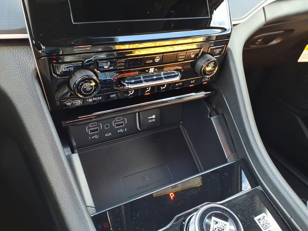 new 2025 Jeep Grand Cherokee car, priced at $40,225