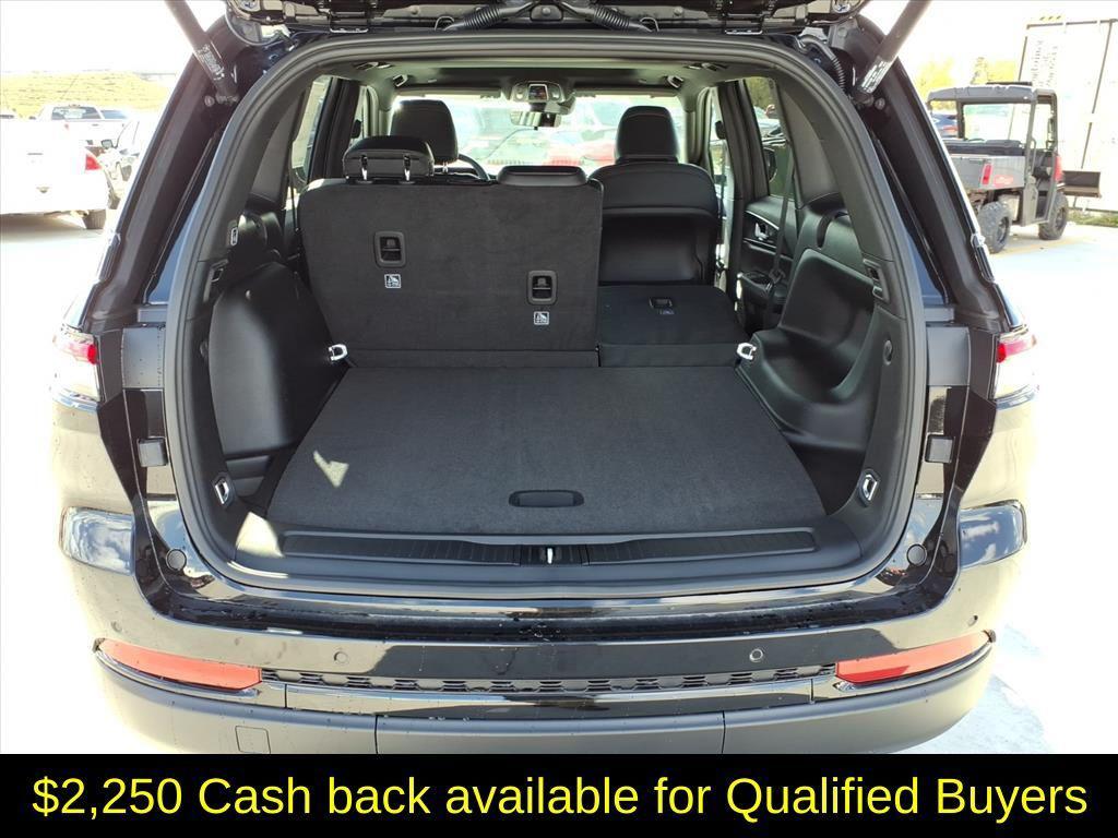 new 2025 Jeep Grand Cherokee car, priced at $40,225