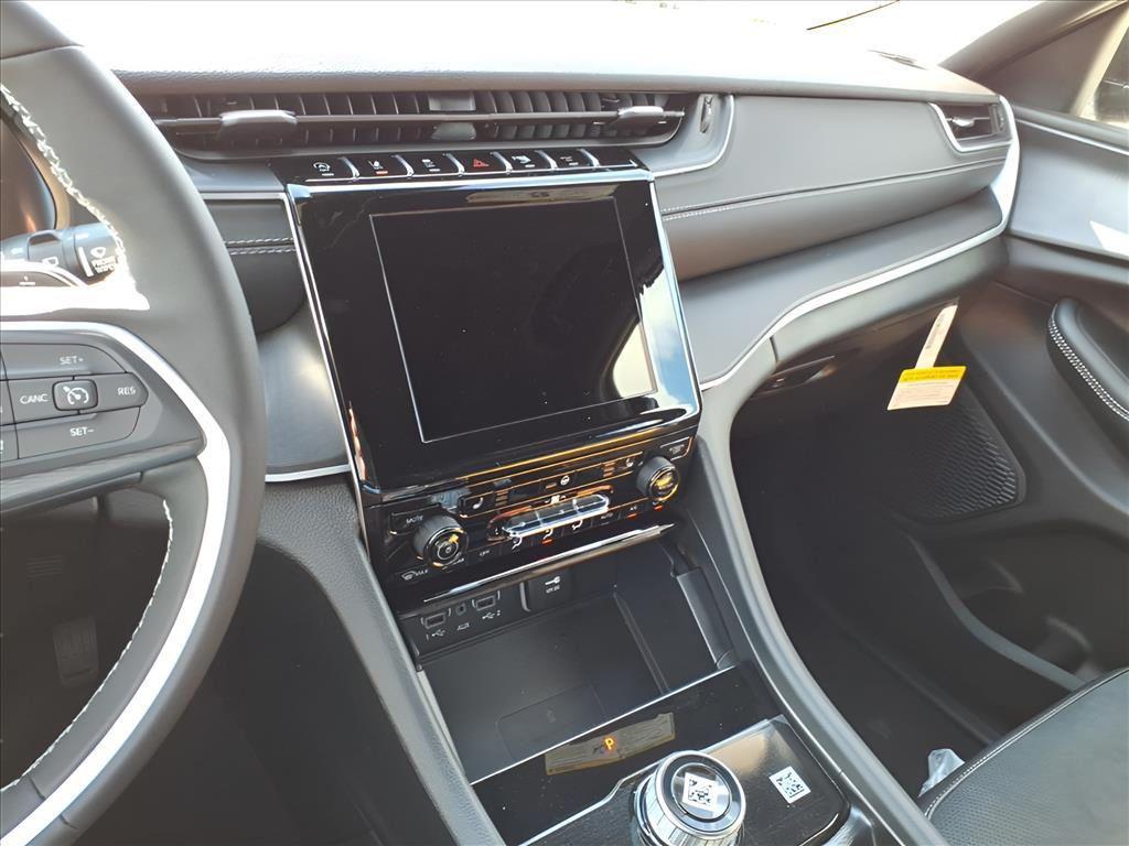 new 2025 Jeep Grand Cherokee car, priced at $40,225