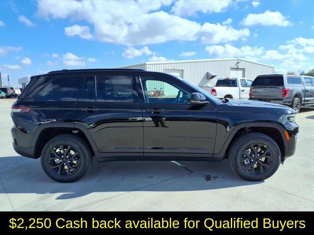 new 2025 Jeep Grand Cherokee car, priced at $40,225