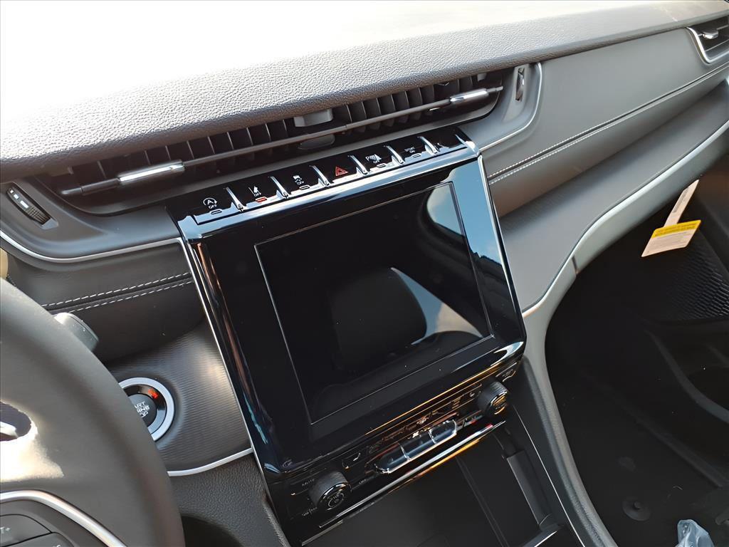 new 2025 Jeep Grand Cherokee car, priced at $40,225