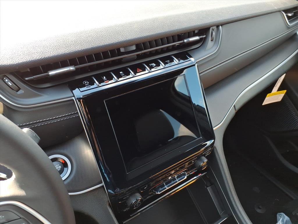 new 2025 Jeep Grand Cherokee car, priced at $40,225