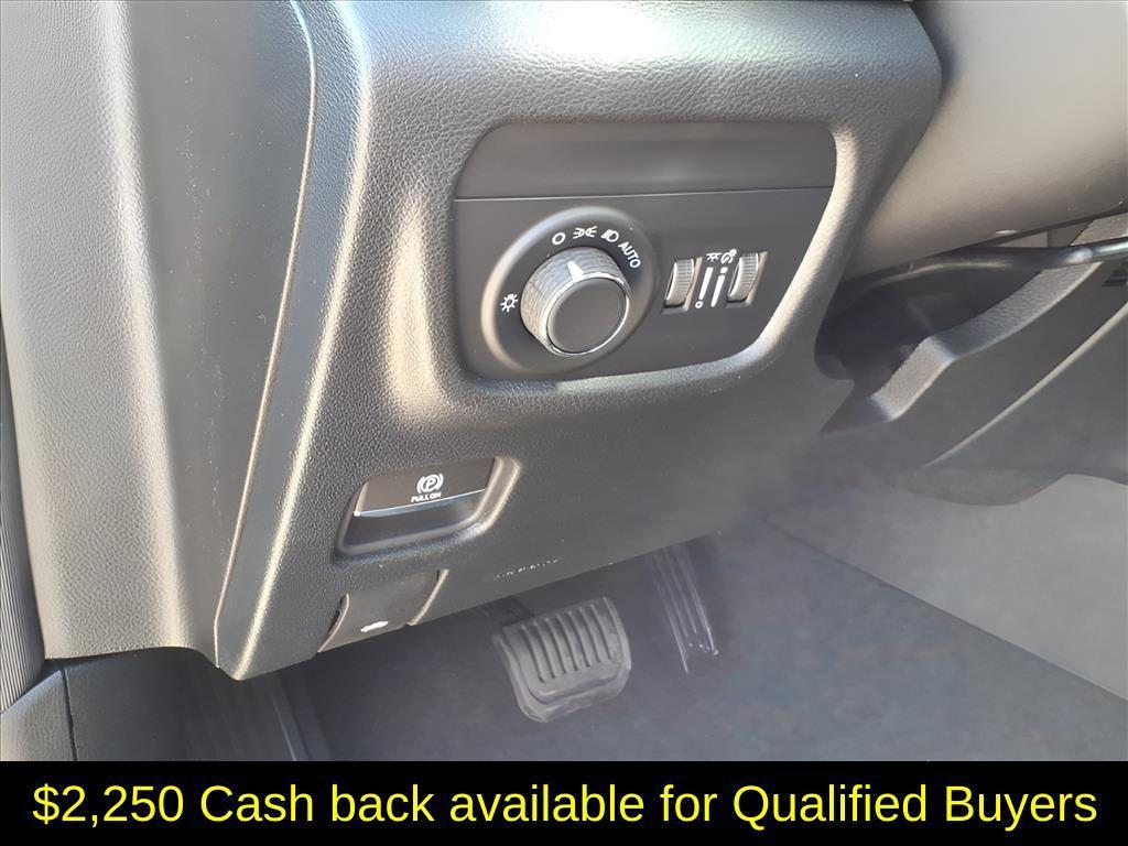 new 2025 Jeep Grand Cherokee car, priced at $40,225