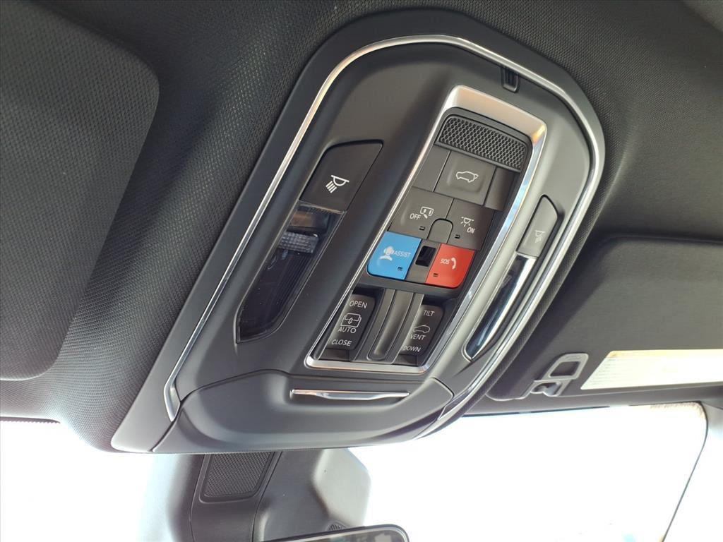 new 2025 Jeep Grand Cherokee car, priced at $40,225