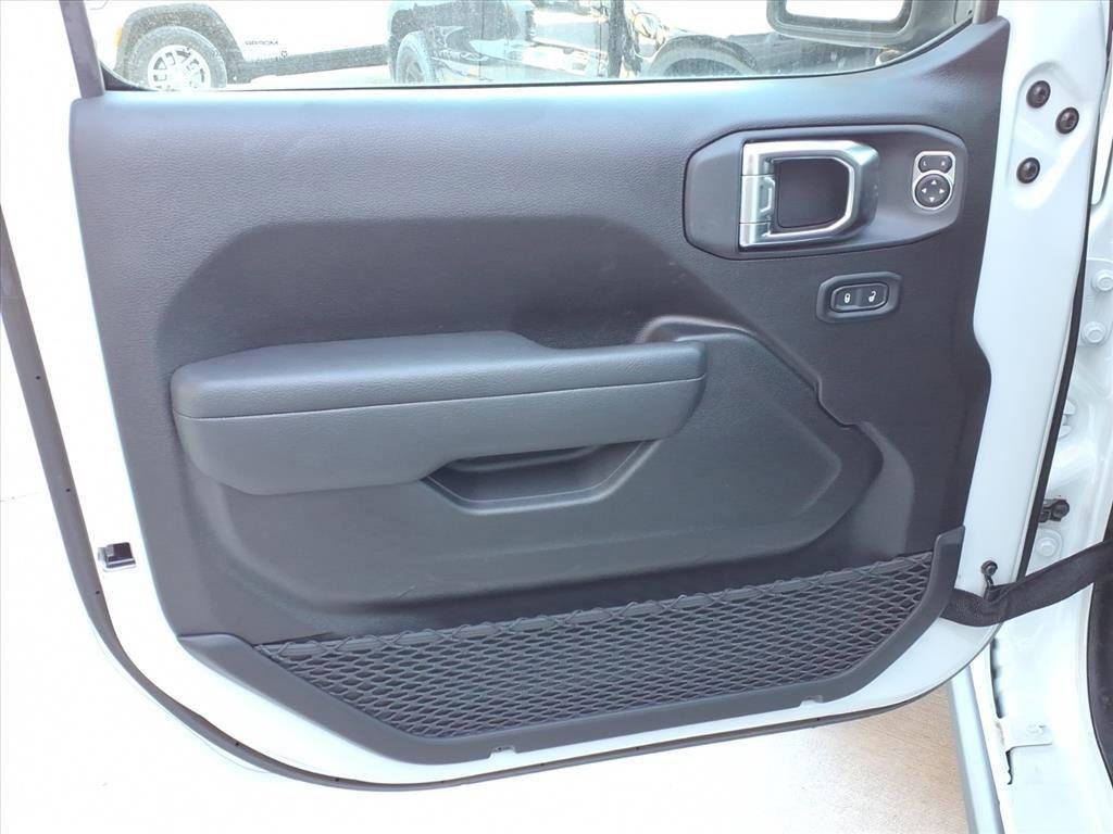 new 2025 Jeep Wrangler car, priced at $53,672