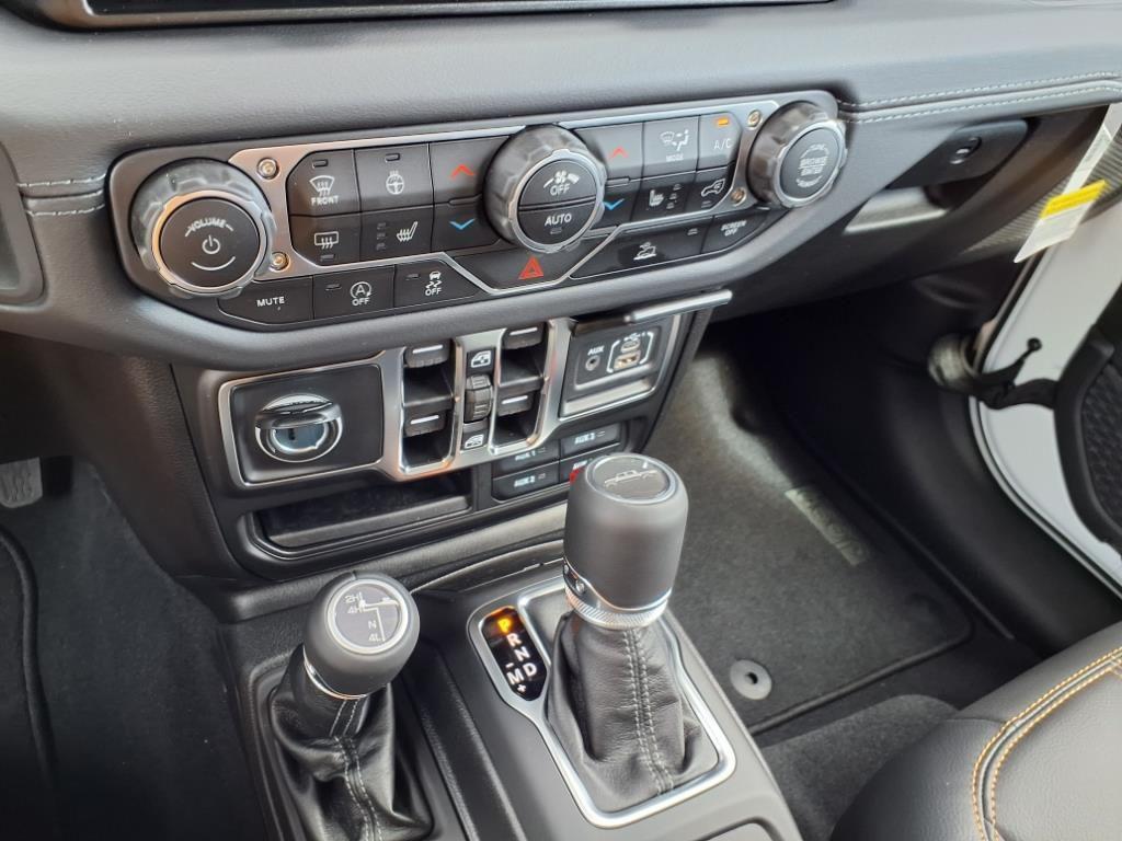 new 2025 Jeep Gladiator car, priced at $41,181