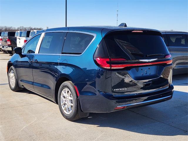 new 2025 Chrysler Pacifica car, priced at $38,821