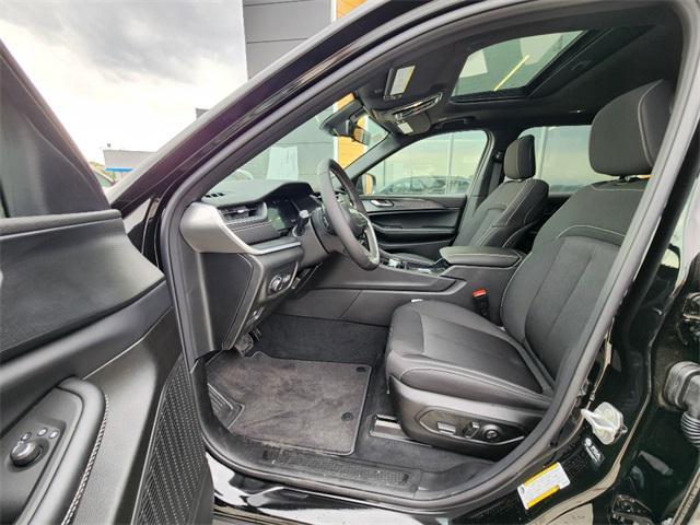new 2025 Jeep Grand Cherokee L car, priced at $39,259
