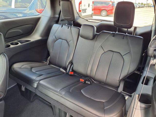 new 2025 Chrysler Pacifica car, priced at $35,967