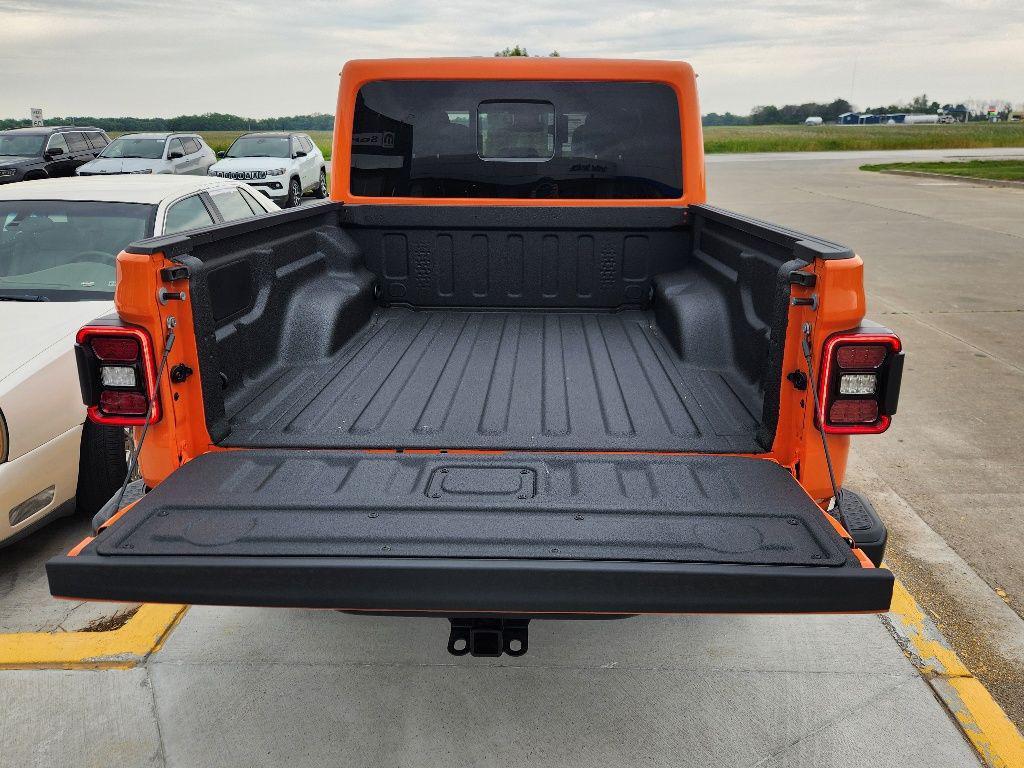 new 2025 Jeep Gladiator car, priced at $49,100