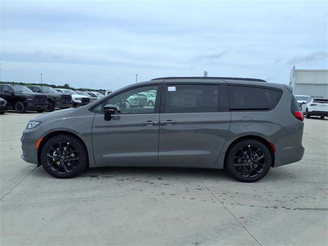 new 2025 Chrysler Pacifica car, priced at $48,603