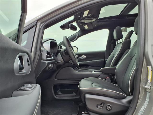 new 2025 Chrysler Pacifica car, priced at $48,603