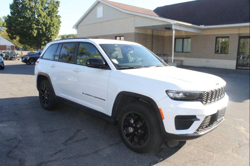 used 2024 Jeep Grand Cherokee car, priced at $32,577