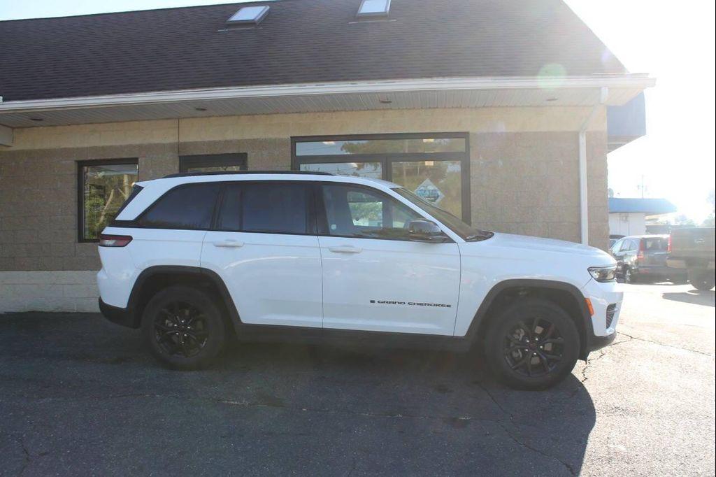 used 2024 Jeep Grand Cherokee car, priced at $32,577