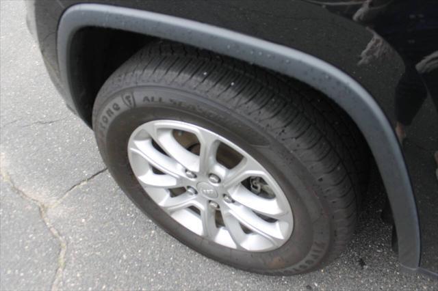 used 2022 Jeep Grand Cherokee car, priced at $23,997