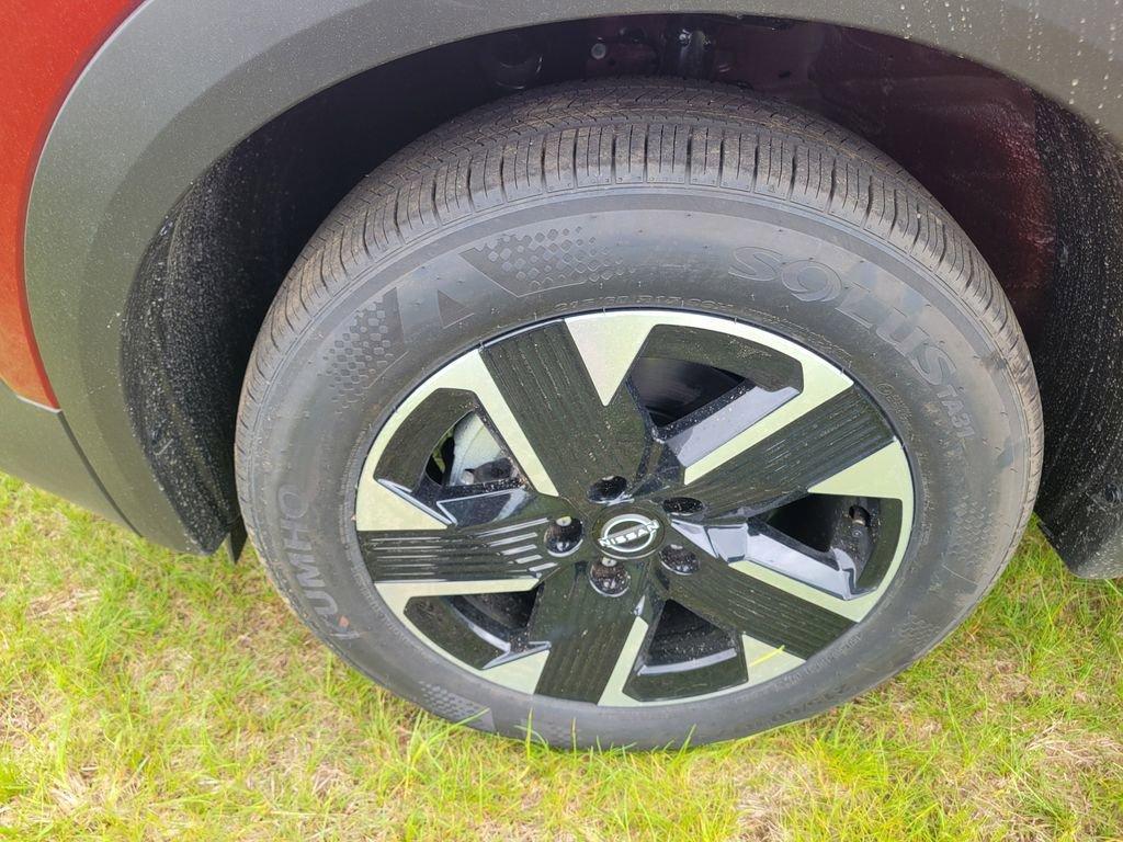 new 2025 Nissan Kicks car, priced at $29,230