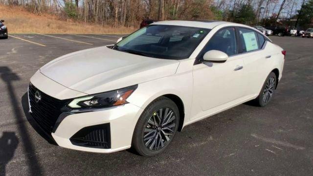 new 2025 Nissan Altima car, priced at $33,690