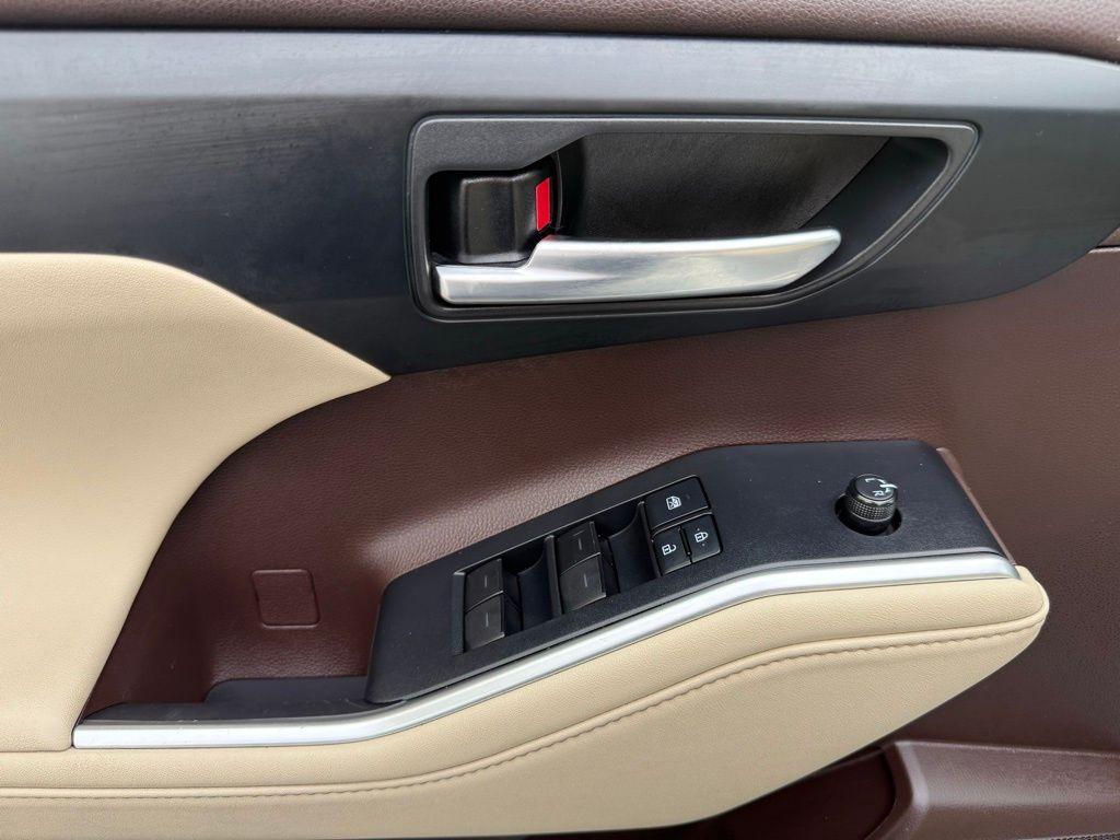 used 2021 Toyota Highlander car, priced at $31,242